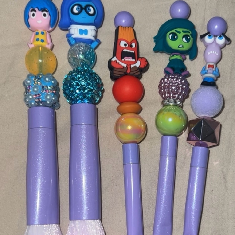 Inside out make up brush set